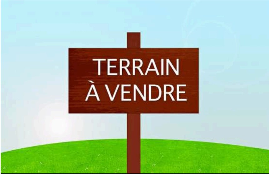 A Vendre   Terrain de 139 m2 avec petite maison à rénover