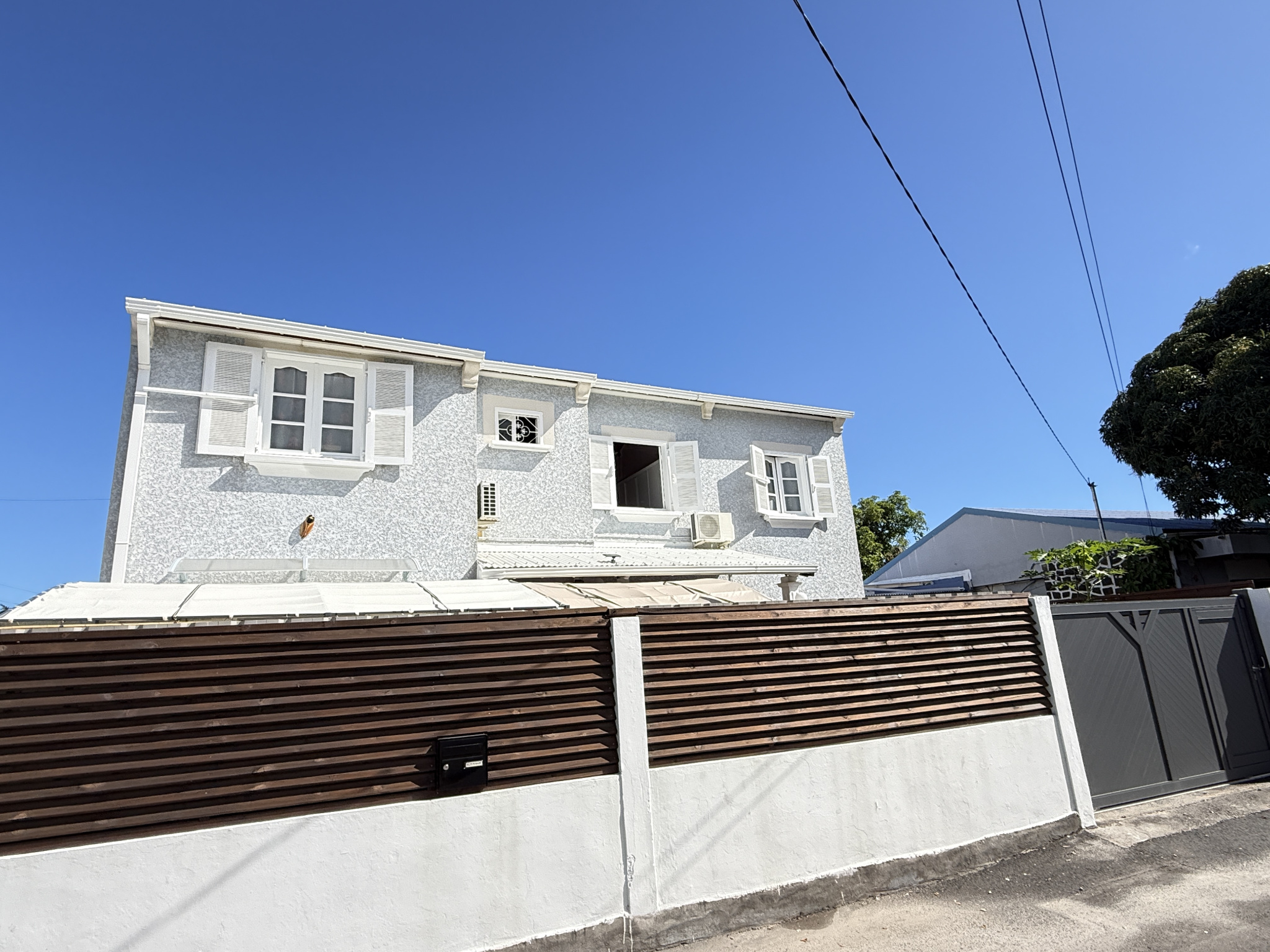 À VENDRE   Belle maison familiale idéalement située au Port