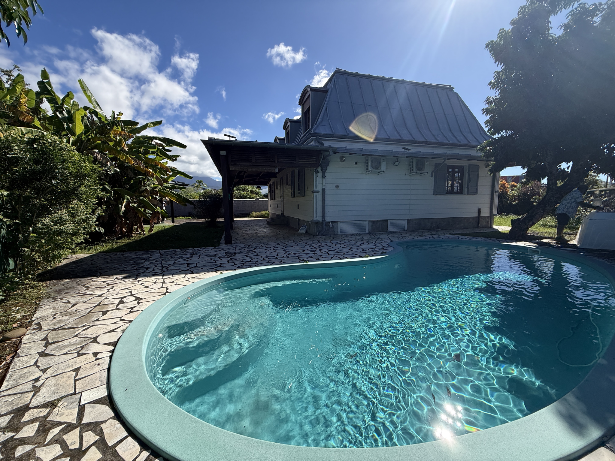 A louer très belle maison à Bras-Panon de 174 m2 avec piscine.